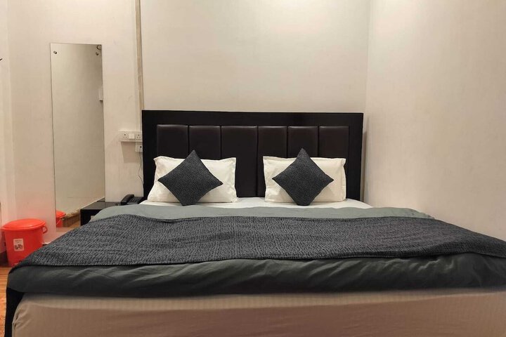 Room 4 of 37