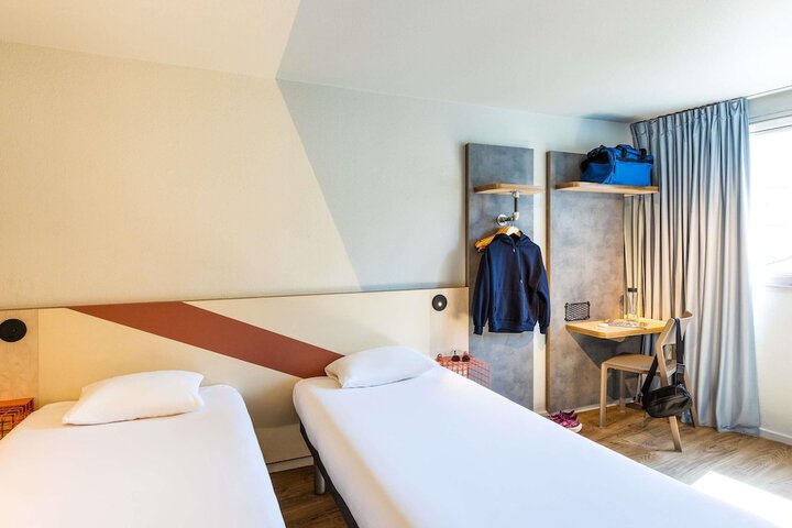 Room 17 of 36