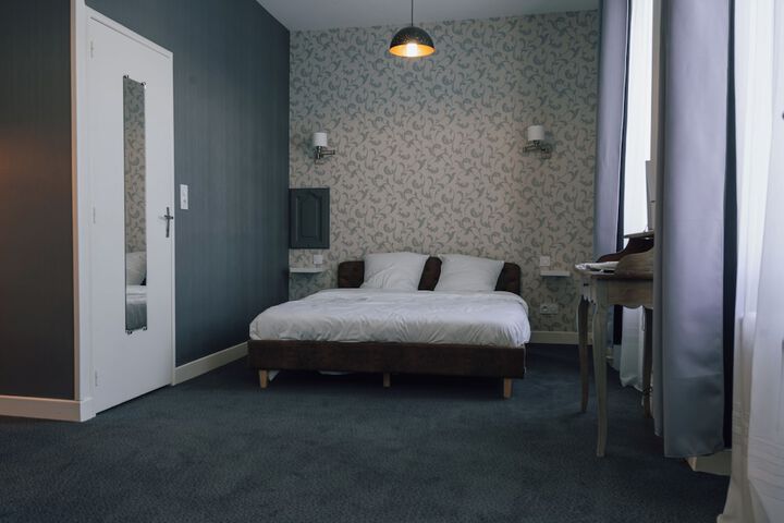 Room 3 of 8