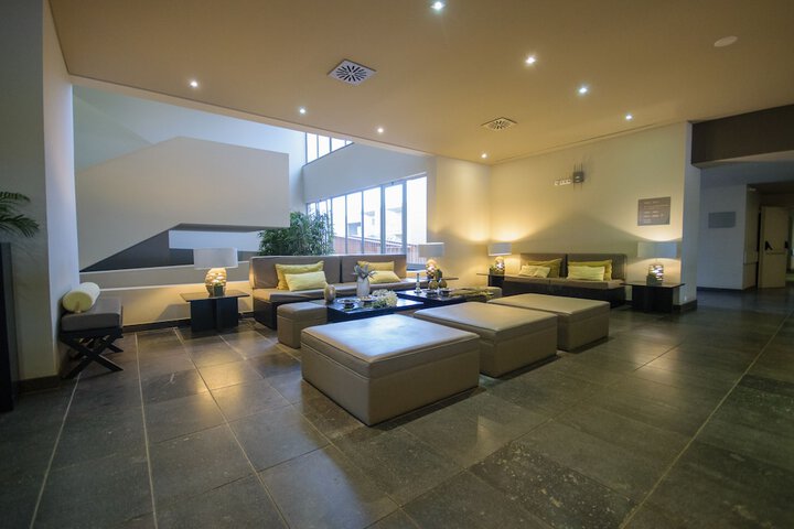 Entrance & Lobby