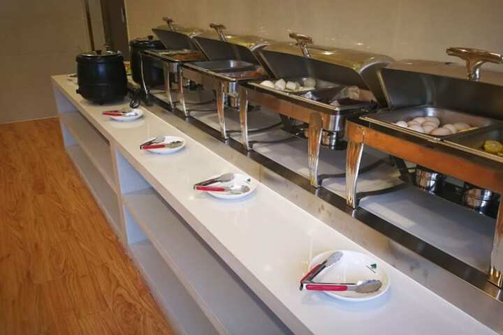 Dining 26 of 38