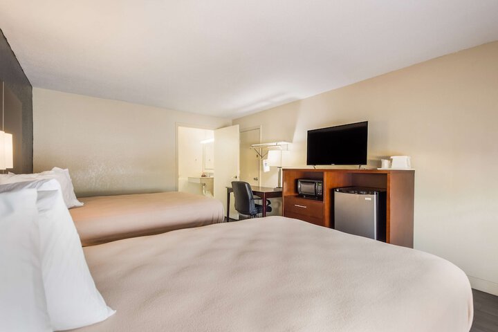 2 Double Beds (3 of 15)