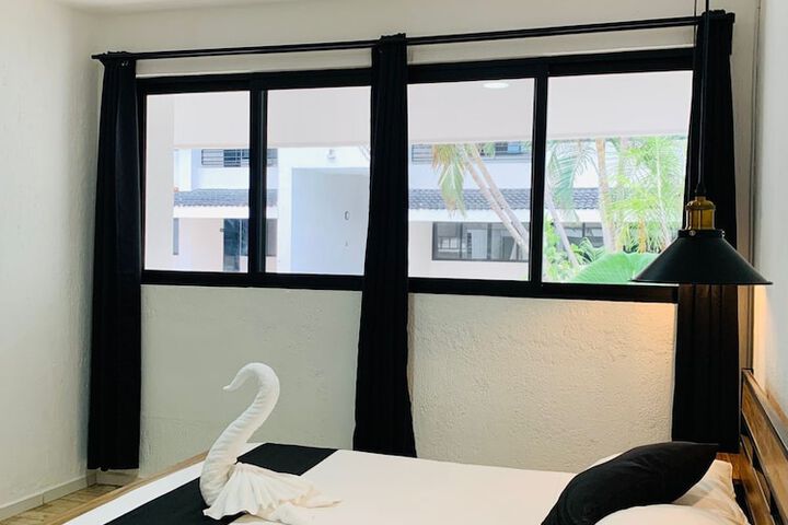 Room 7 of 80