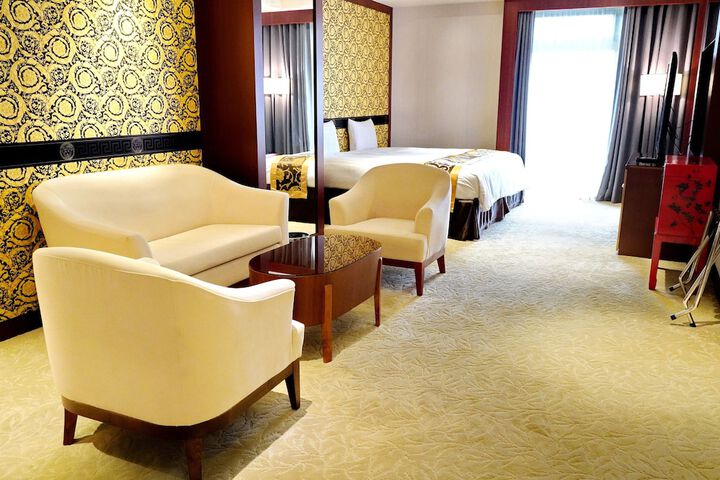Room 6 of 38