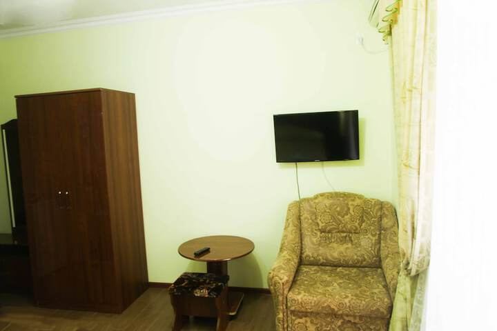 Room 10 of 34