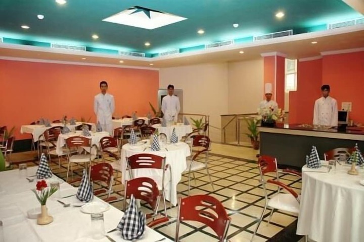 Dining 34 of 63