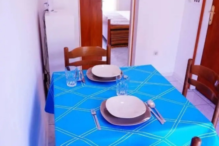 Room 4 of 10