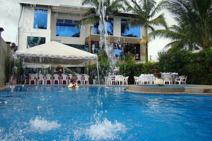 Pool 19 of 30