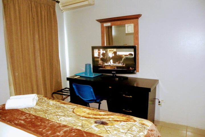 Room 17 of 30