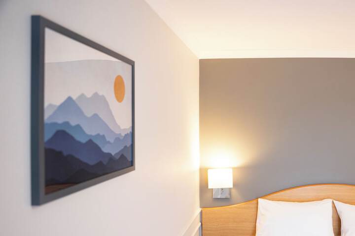 Room 8 of 16
