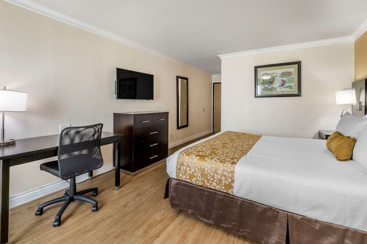 1 King Bed Refrigerator High Speed Internet Accessible Coffee Maker, Hairdryer Iron and Ironi (3 of 25)