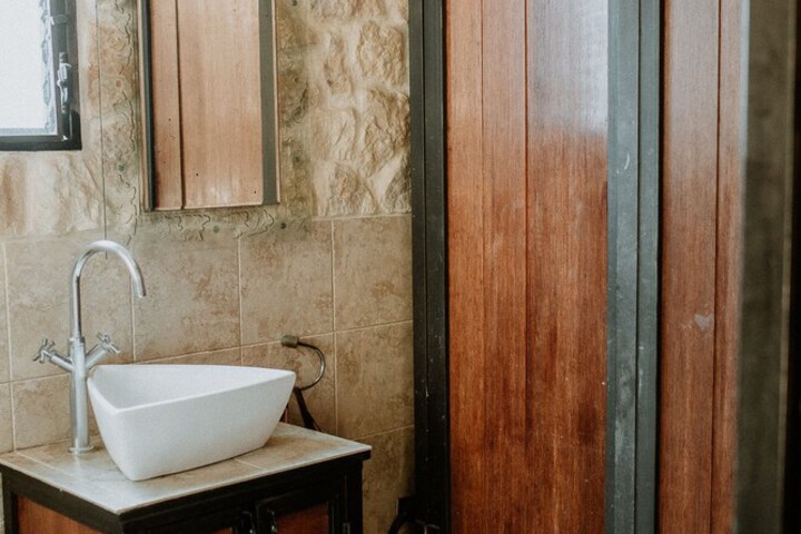 Room 24 of 169