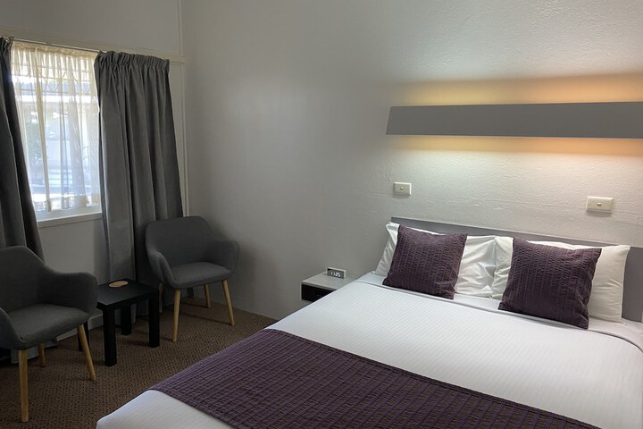 Room 9 of 34