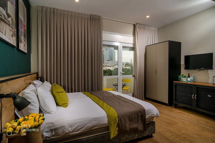 Room 1 of 5