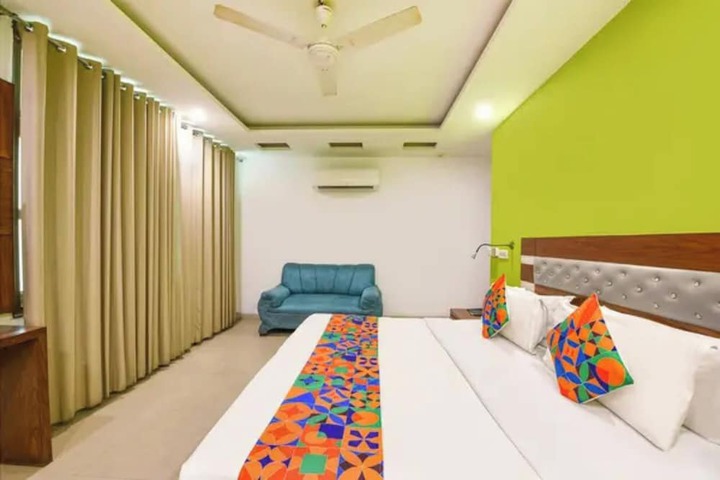 Room 17 of 31