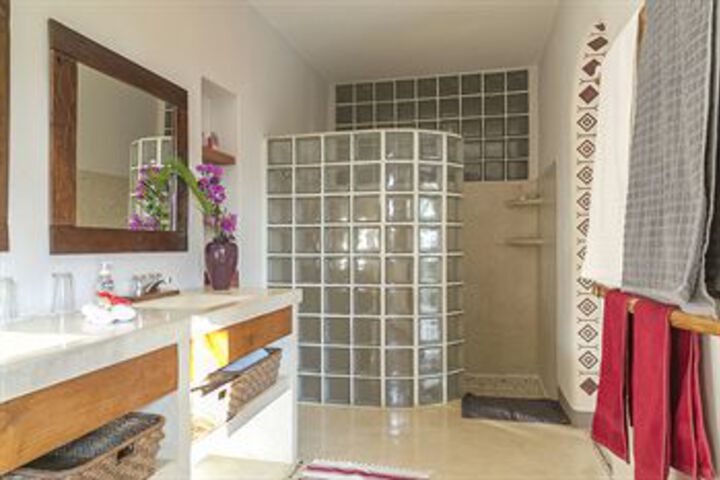 Room 3 of 32