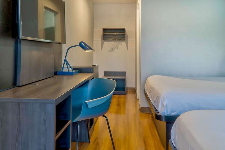 Deluxe Room 2 Double Beds Refrigerator (10 of 10)