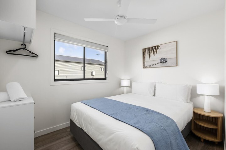Room 6 of 32