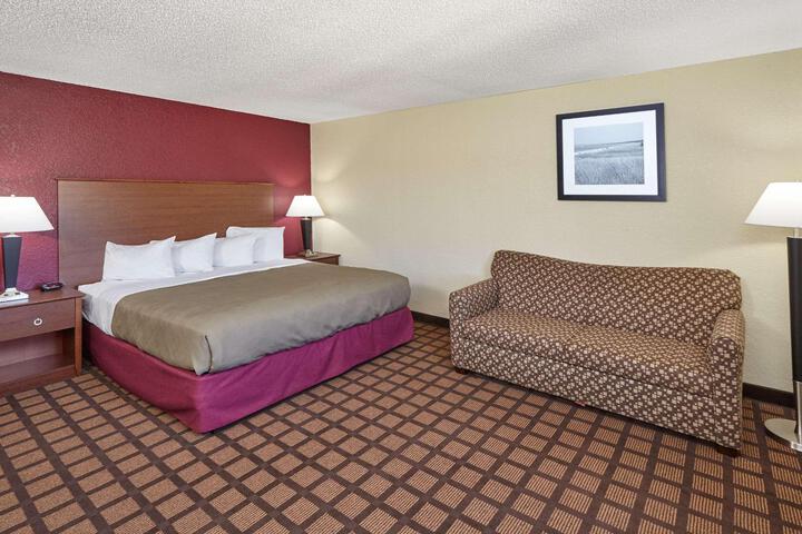 1 King Bed (10 of 25)