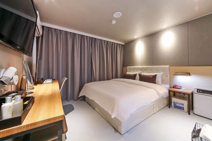 Room 3 of 60