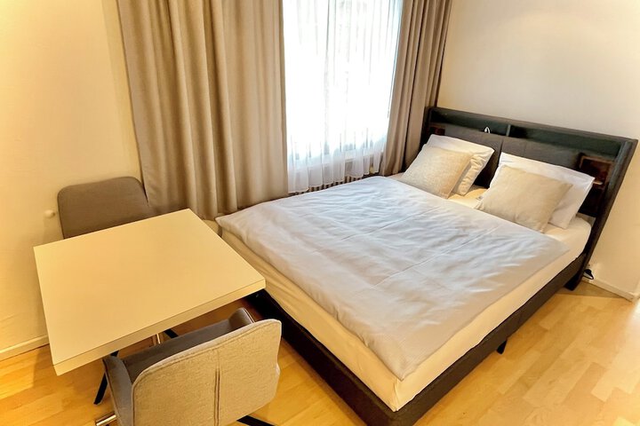 Room 25 of 49