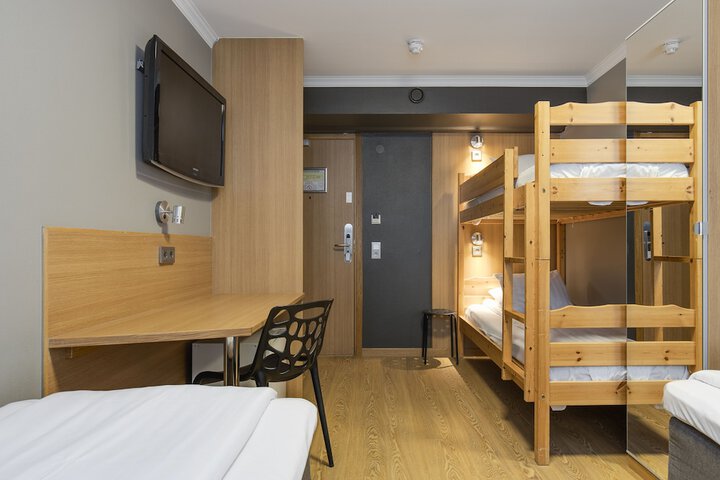 Room 10 of 29