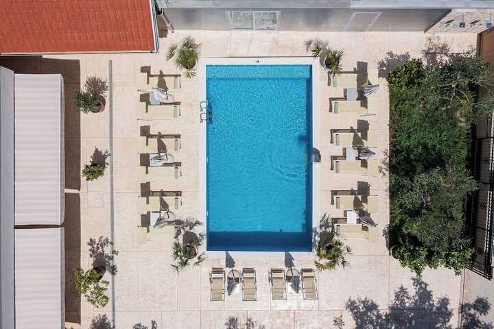 Pool 35 of 52