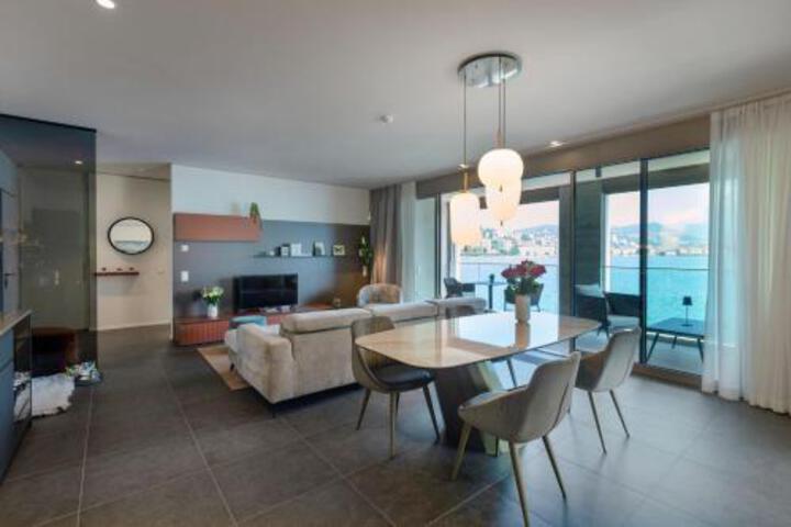 Canva Riviera Au Lac