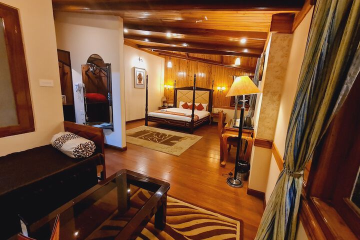 Room 9 of 42