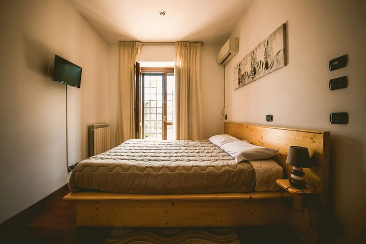 Room 4 of 15