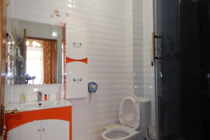 Room 4 of 20