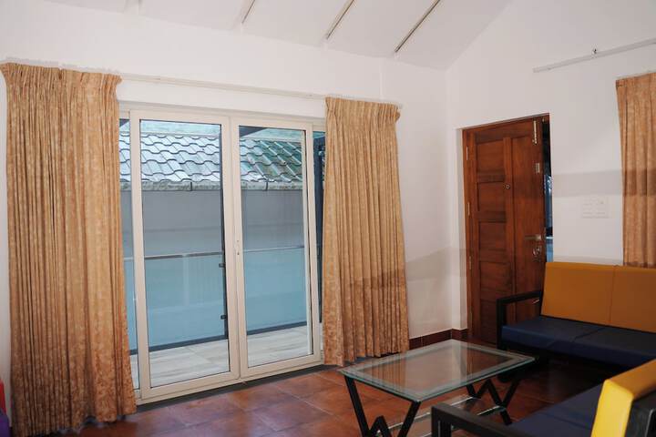 Room 3 of 33