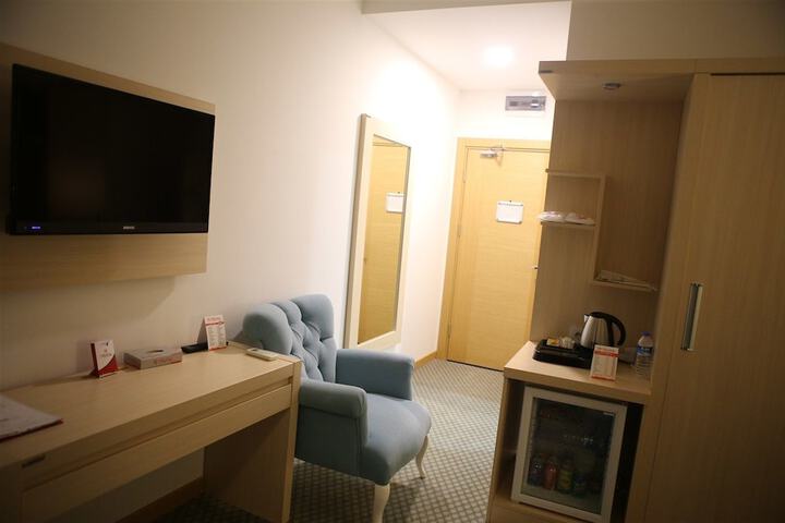Room 18 of 34