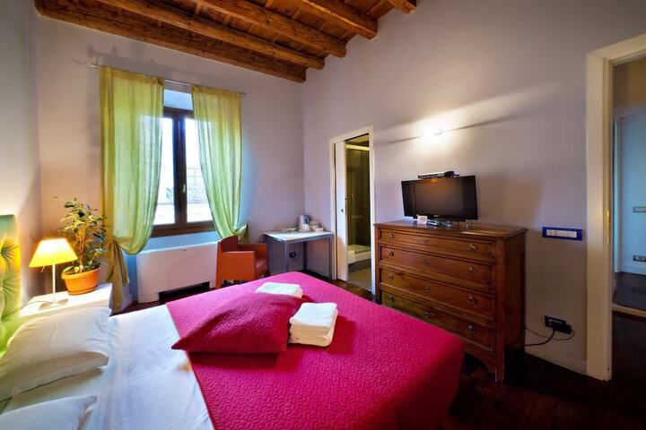 Room 10 of 27