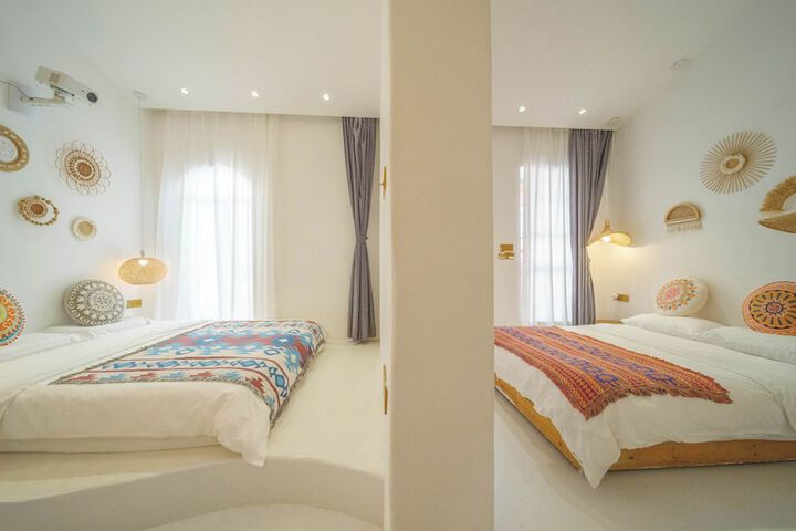 Room 52 of 171