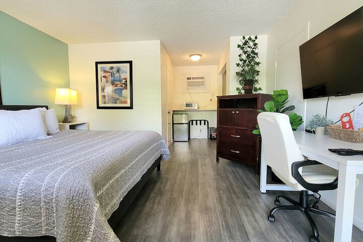Room 12 of 32