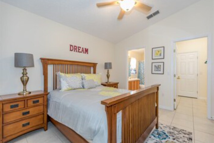 Room 25 of 28
