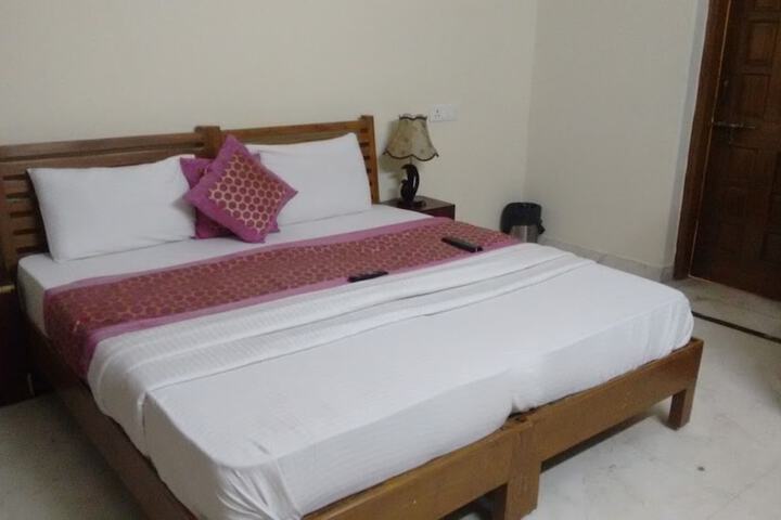 Room 4 of 11