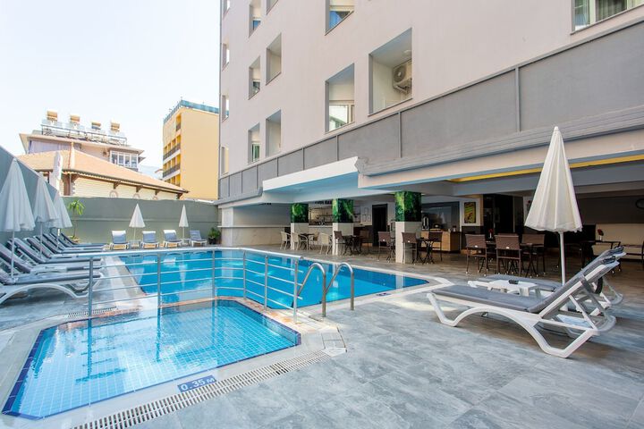 Pool 19 of 44