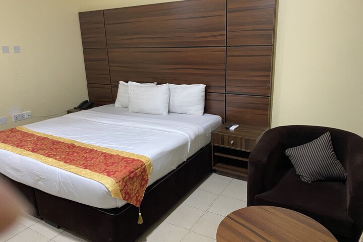 Room 17 of 39