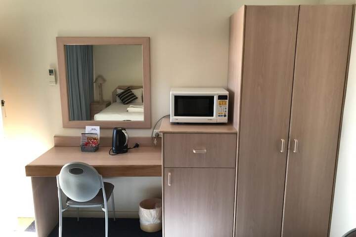 Room 10 of 20