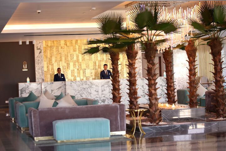 Lounge 57 of 81