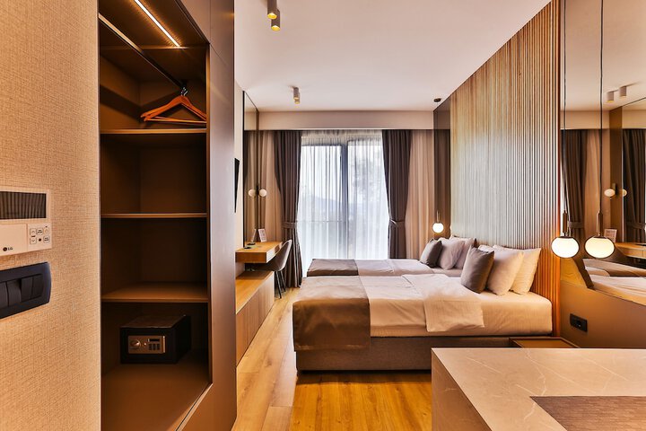 Room 106 of 198