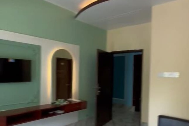 Room 16 of 82