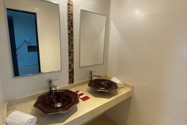 Room 13 of 21