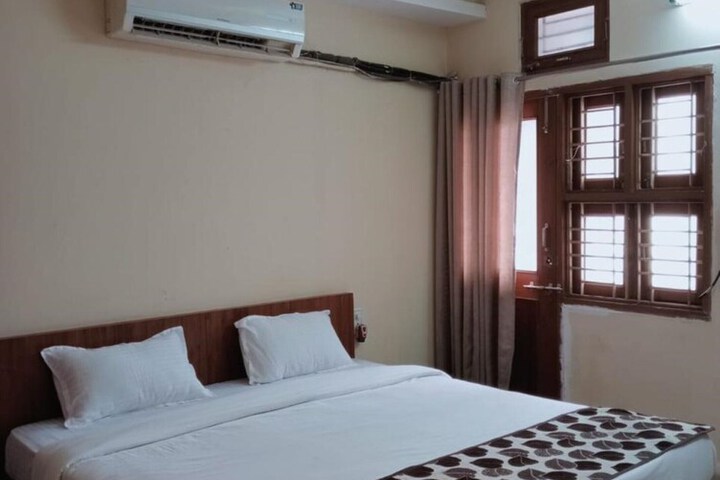Room 8 of 17