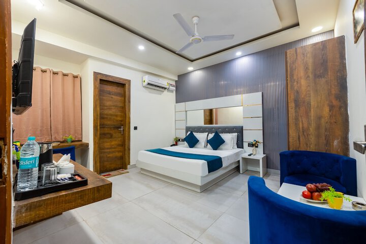 Room 16 of 37