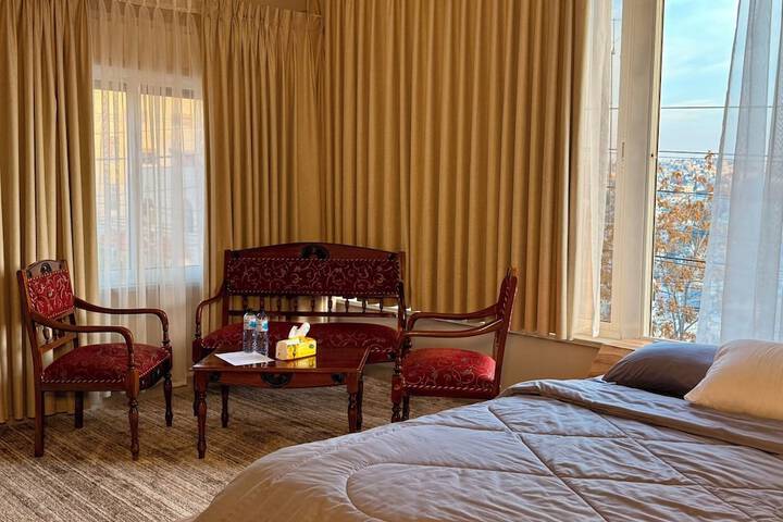 Room 21 of 32