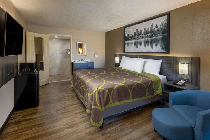 1 King Bed (1 of 8)