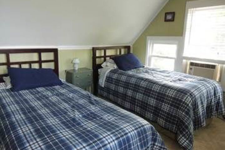 Room 8 of 18